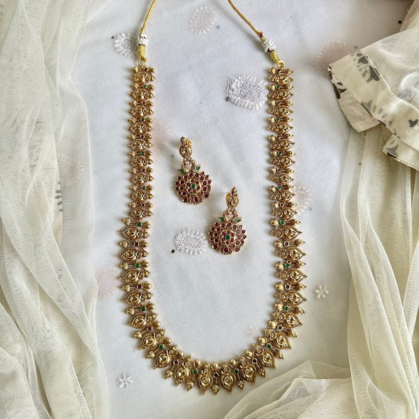 Matte Kemp Peacock in Pointed Paisley long set