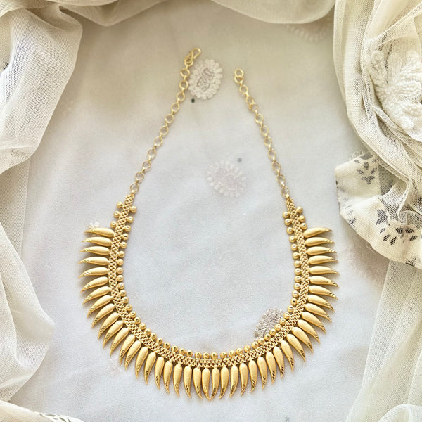 Kerala curved Paisley mala short