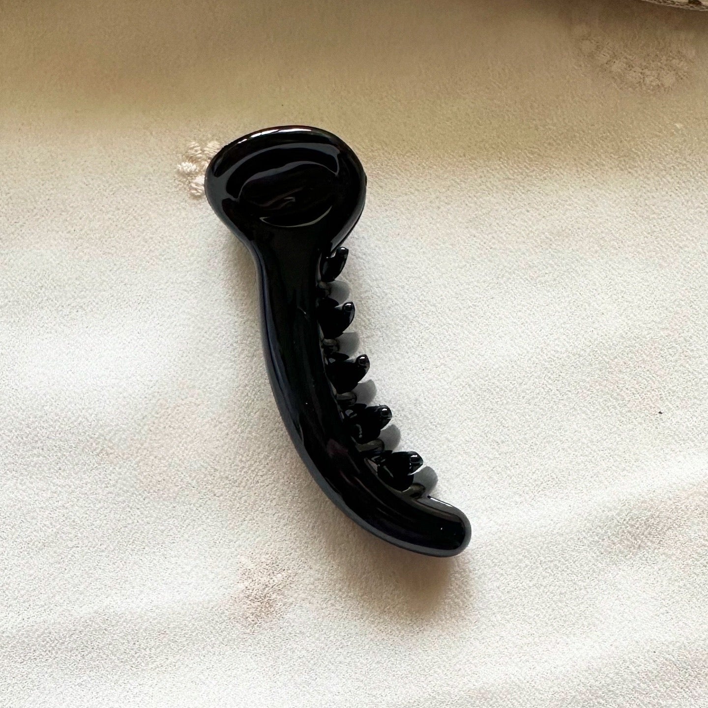 Black banana hairclip