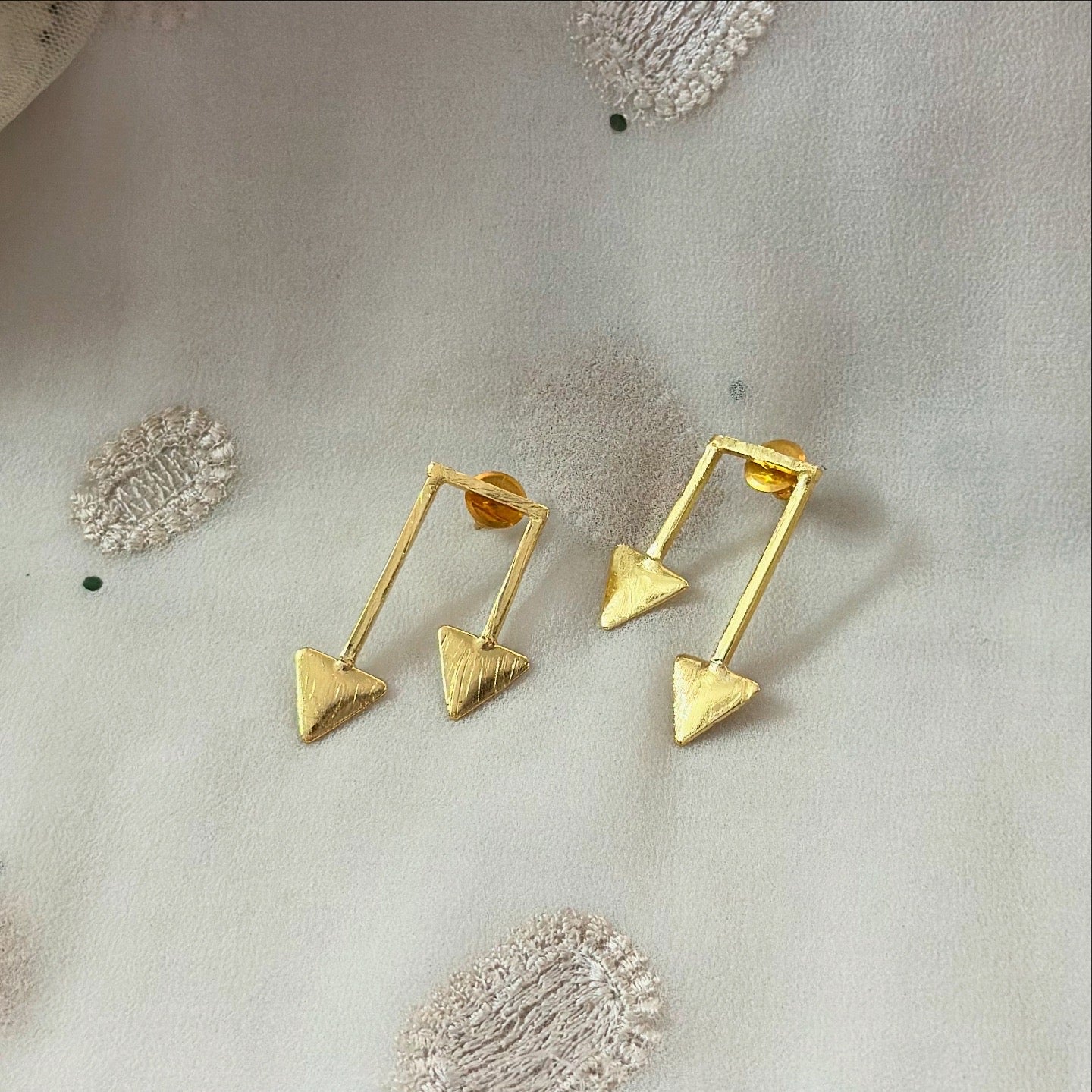 Arrow-down earrings
