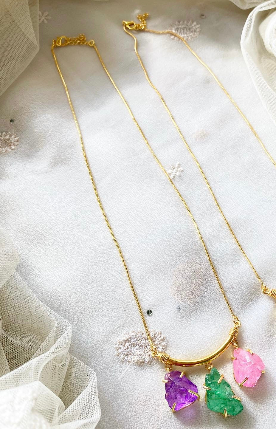 Raw stone smile trio necklace