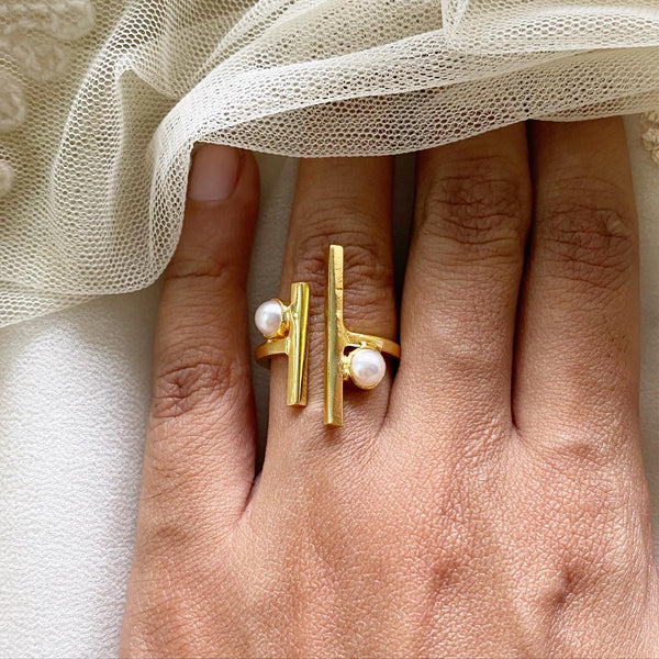 Gates of Pearl finger Ring - Size adjustable - Adorna