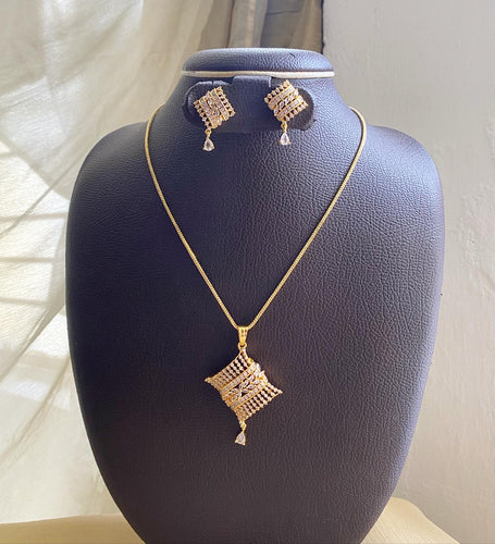 Gold AD diamond pendant set