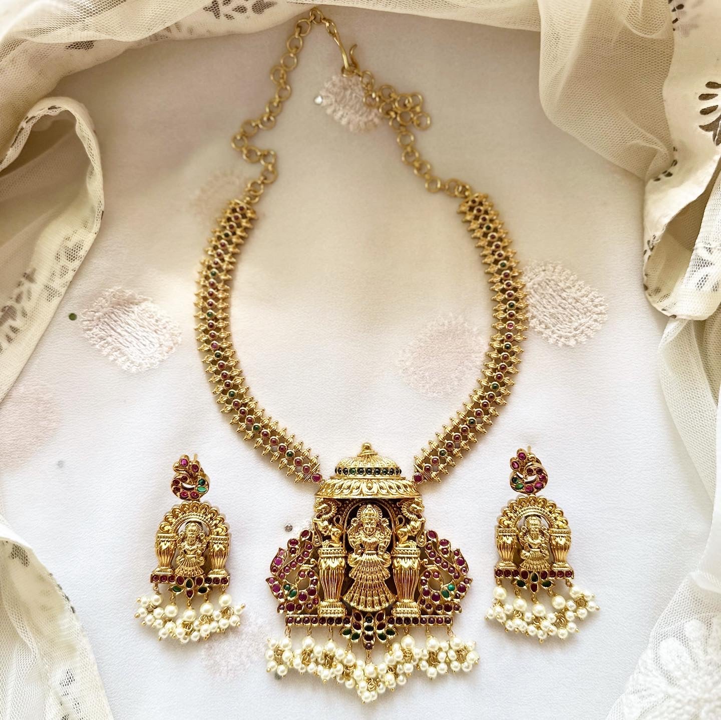 Antique kemp Lakshmi in Lotus throne short set