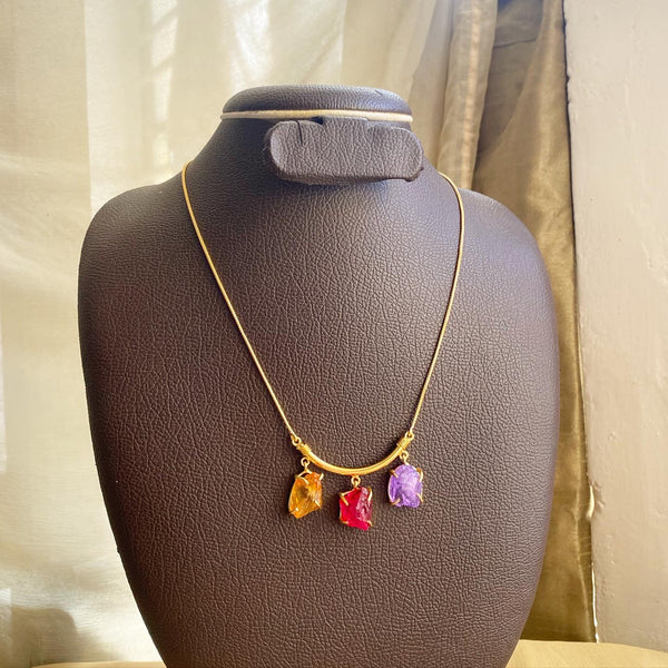 Raw stone smile trio necklace