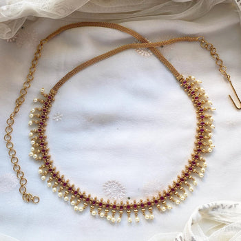 Antique matte Oval kemp pearl drops hipchain - Full Ruby - Adorna