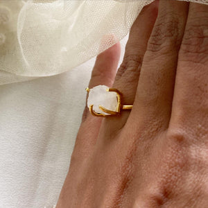 Raw stone finger ring - Size adjustable - Adorna