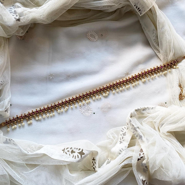 Antique matte Oval kemp pearl drops hipchain - Full Ruby - Adorna