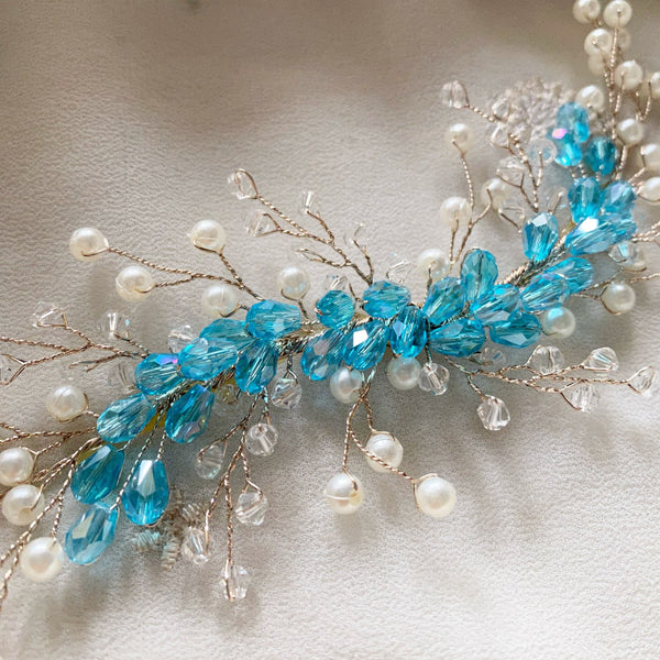 Blue crystal-pearl hair accessory - Adorna