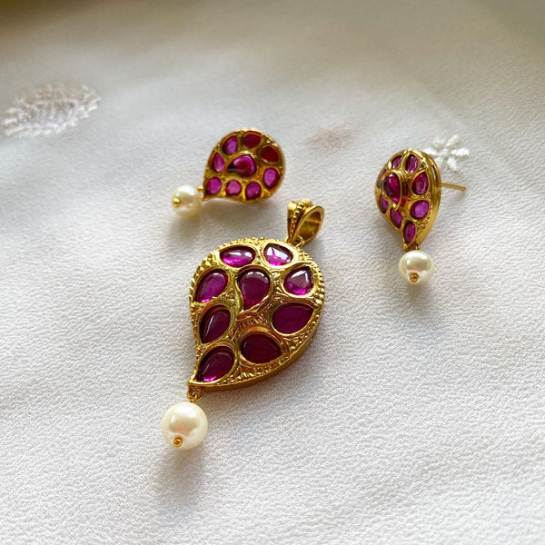 Antique matte Ruby Kemp Paisley Pendant set