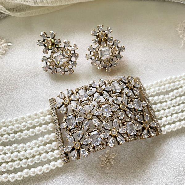 Cluster floral pearl Choker set