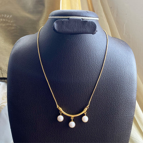 Très pearls short necklace