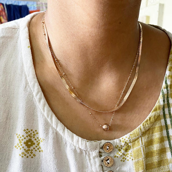 Layered bead pendant short necklace