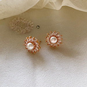 Pearl swirl flower studs - Adorna
