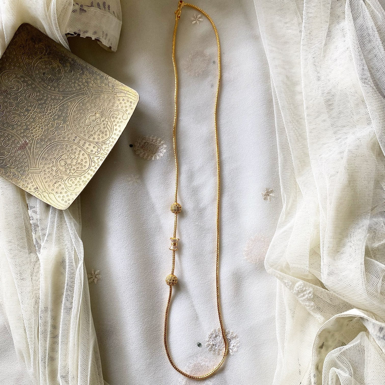 Ribbon sphere mogappu chain